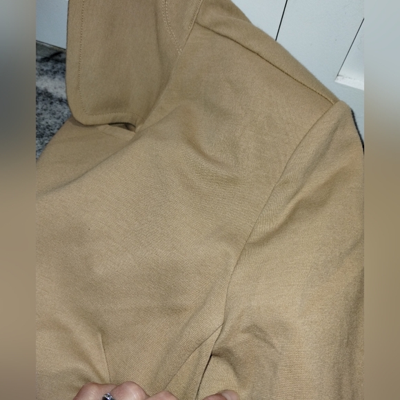 Adorable Cabi love Carol camel colored double-breasted jacket size medium - Picture 8 of 15